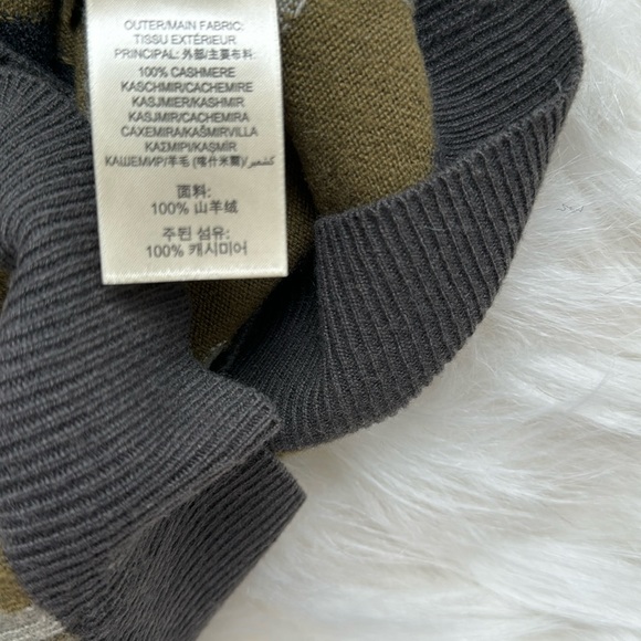 Burberry Brit %100 Cashmere Sweater. Size M - Picture 6 of 9